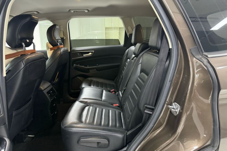 Used Ford Edge 2017 EcoBoost 245 Two-Drive Platinum Edition 5 Seats Interior 1