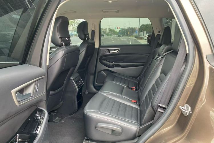 Used Ford Edge 2017 EcoBoost 245 Two-Drive Platinum Edition 5 Seats Interior 2