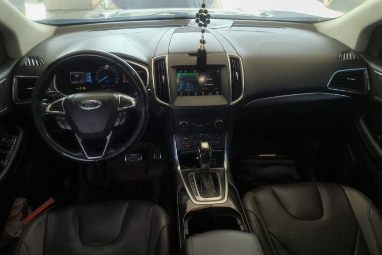 Used Ford Edge 2017 EcoBoost 245 Four-Wheel Drive Sporty 7-Seater Interior 2