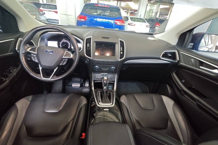 Used Ford Edge 2017 EcoBoost 245 Two-Wheel-Drive Sporty 7-Seater Interior 3