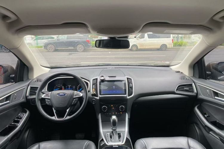 Used Ford Edge 2017 EcoBoost 245 Two-Drive Platinum Edition 5 Seats Interior 3