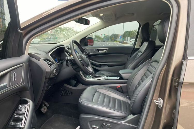 Used Ford Edge 2017 EcoBoost 245 Two-Drive Platinum Edition 5 Seats Interior 4