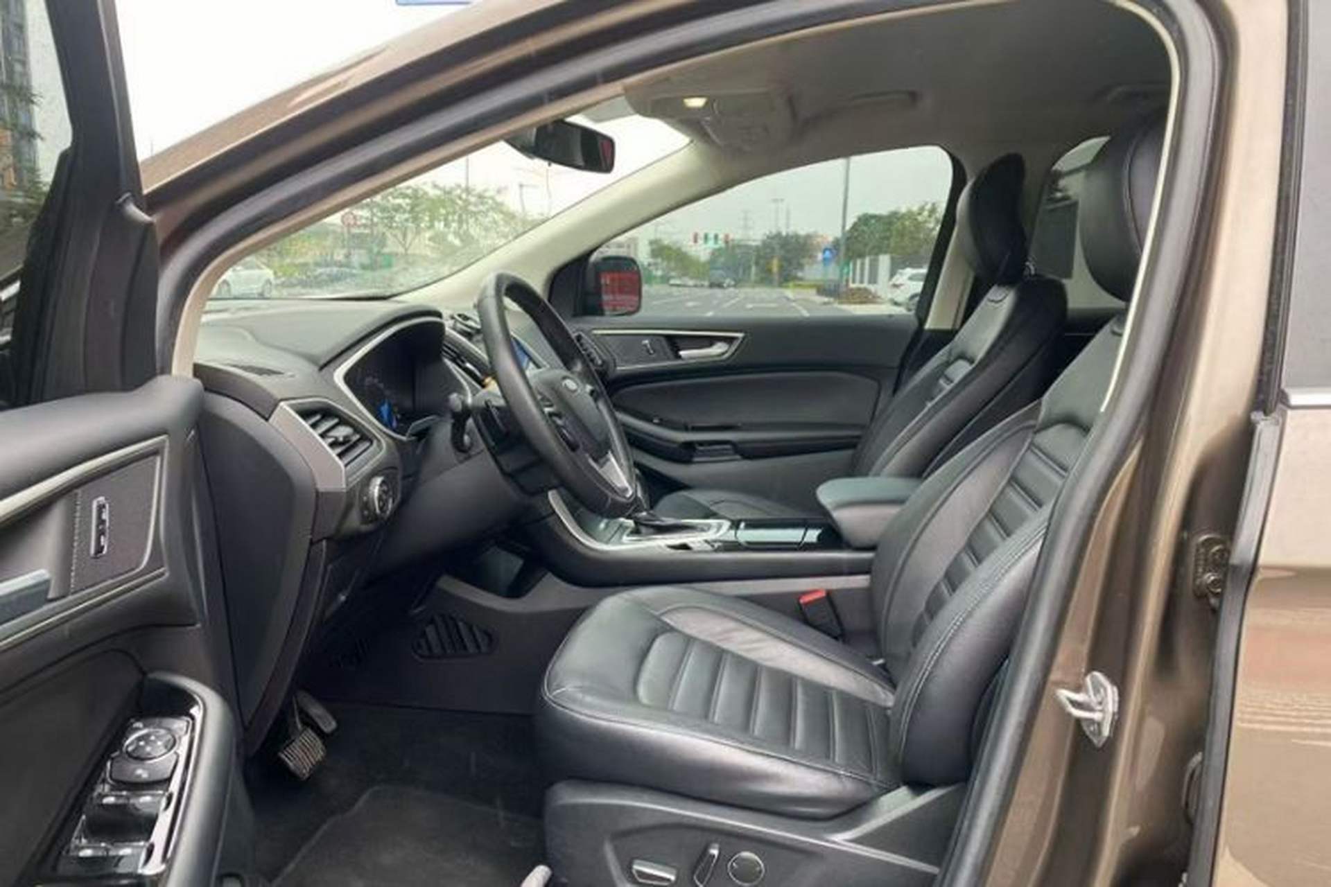 Used Ford Edge 2017 EcoBoost 245 Two-Drive Platinum Edition 5 Seats Interior 4