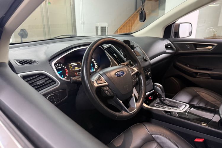 Used Ford Edge 2017 EcoBoost 245 Two-Drive Platinum Edition 5 Seats Interior 5