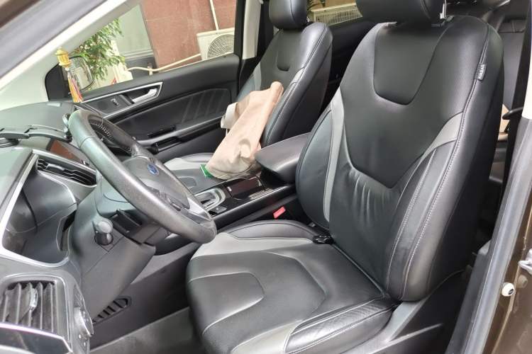Used Ford Edge 2017 EcoBoost 245 Two-Wheel-Drive Sporty 7-Seater Left Front Seat