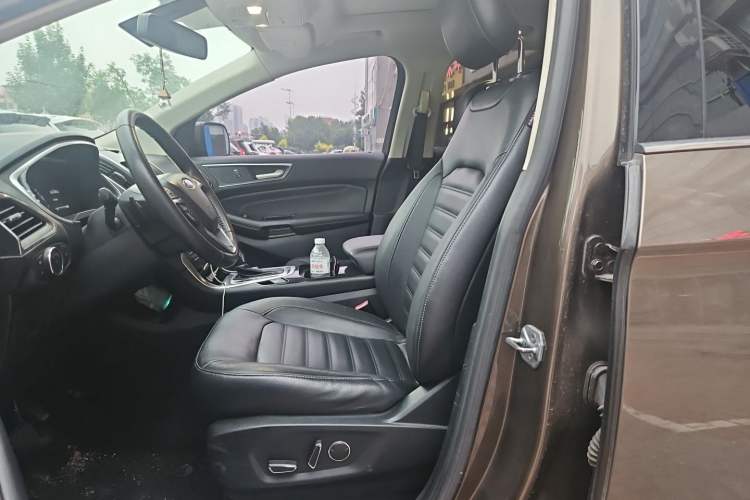 Used Ford Edge 2017 EcoBoost 245 Two-Wheel-Drive Sporty 7-Seater Left Front Seat