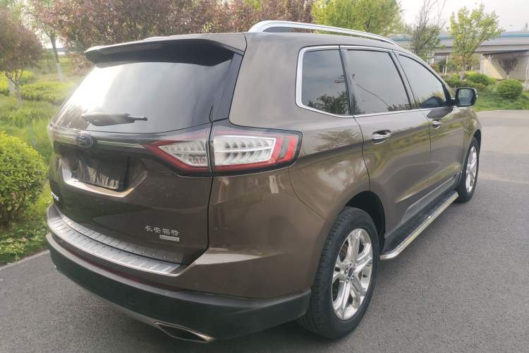 Used Ford Edge 2017 EcoBoost 245 Two-Wheel-Drive Sporty 7-Seater Rear Right 45 Deg