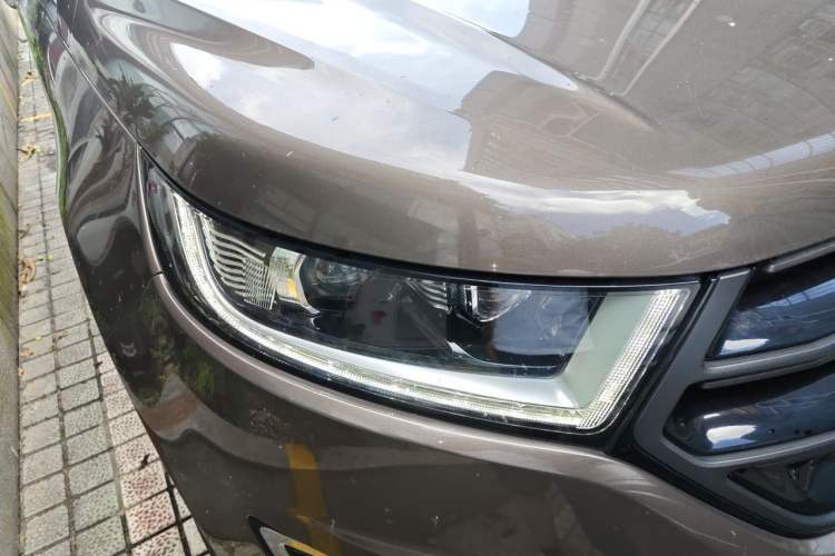 Used Ford Edge 2017 EcoBoost 245 Two-Wheel-Drive Sporty 7-Seater Right Front Headlight