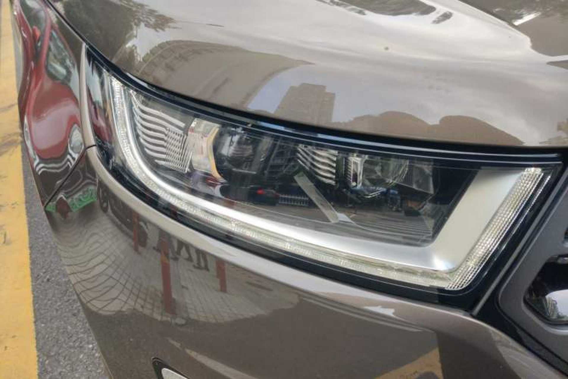 Used Ford Edge 2017 EcoBoost 245 Two-Wheel-Drive Sporty 7-Seater Right Front Headlight