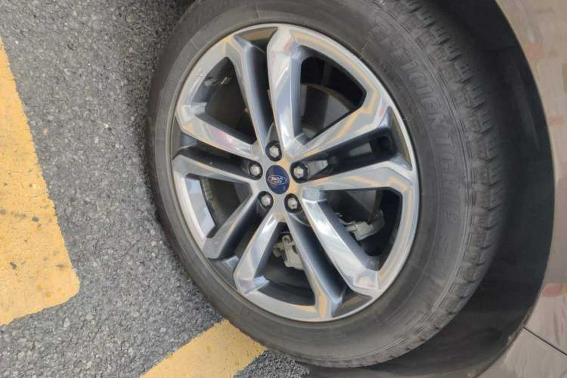 Used Ford Edge 2017 EcoBoost 245 Two-Wheel-Drive Sporty 7-Seater Right Front Wheel Hub