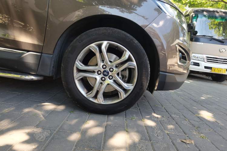 Used Ford Edge 2017 EcoBoost 245 Four-Wheel Drive Sporty 7-Seater Right Front Wheel Hub