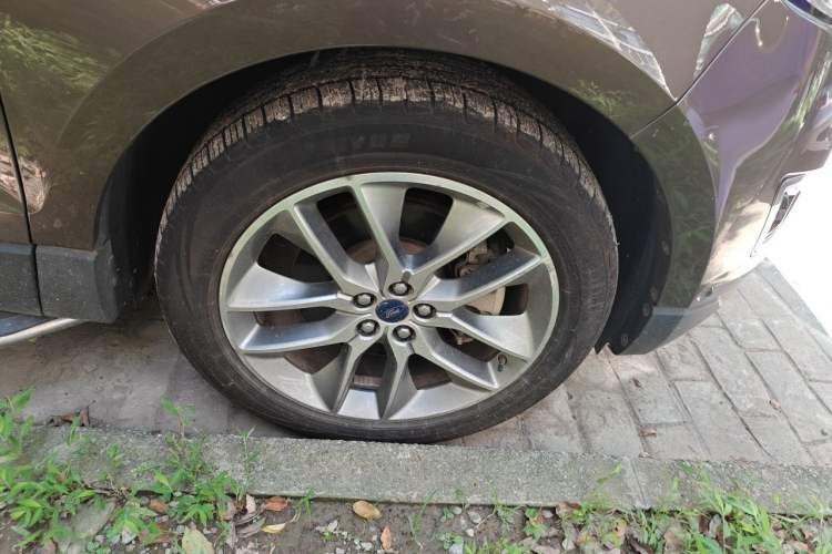Used Ford Edge 2017 EcoBoost 245 Four-Wheel-Drive Flagship 7-Seater Right Front Wheel Hub