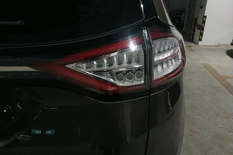 Used Ford Edge 2017 EcoBoost 245 Two-Drive Platinum Edition 5 Seats Right Rear Taillight
