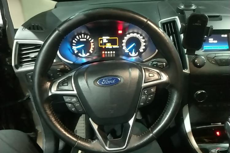 Used Ford Edge 2017 EcoBoost 245 Two-Drive Platinum Edition 5 Seats Steering Wheel