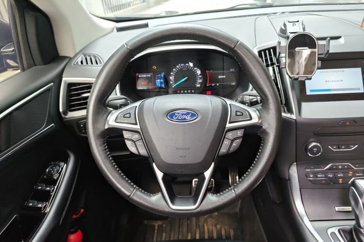 Used Ford Edge 2017 EcoBoost 245 Two-Wheel-Drive Sporty 7-Seater Steering Wheel