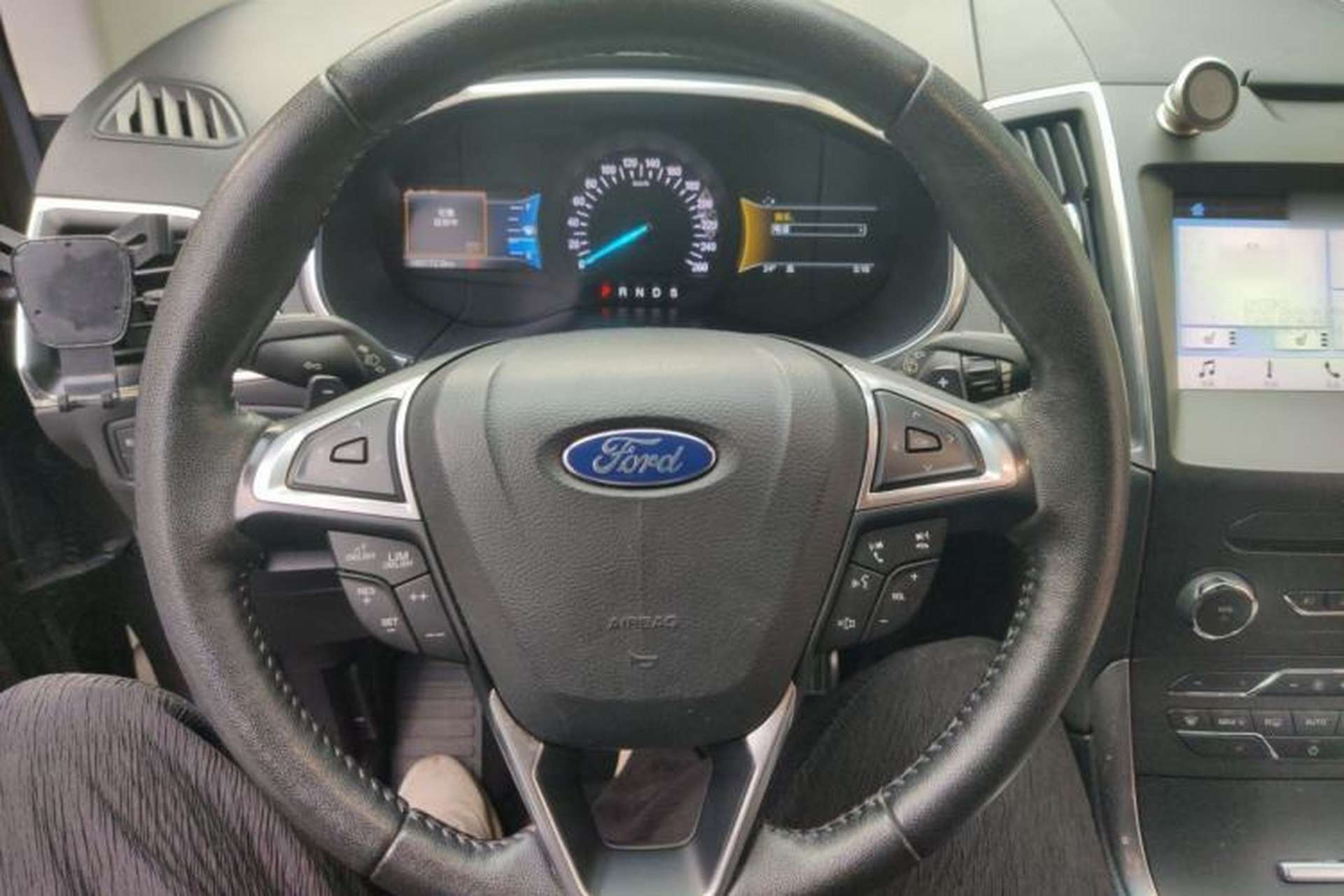 Used Ford Edge 2017 EcoBoost 245 Two-Wheel-Drive Sporty 7-Seater Steering Wheel