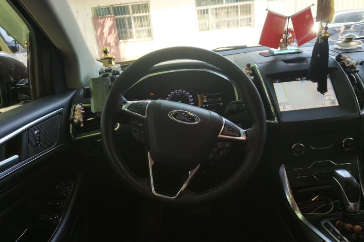 Used Ford Edge 2017 EcoBoost 245 Four-Wheel Drive Sporty 7-Seater Steering Wheel