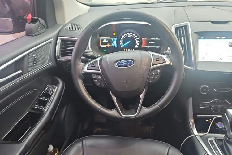 Used Ford Edge 2017 EcoBoost 245 Two-Wheel-Drive Sporty 7-Seater Steering Wheel