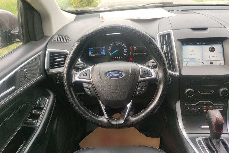 Used Ford Edge 2017 EcoBoost 245 Two-Wheel-Drive Sporty 7-Seater Steering Wheel