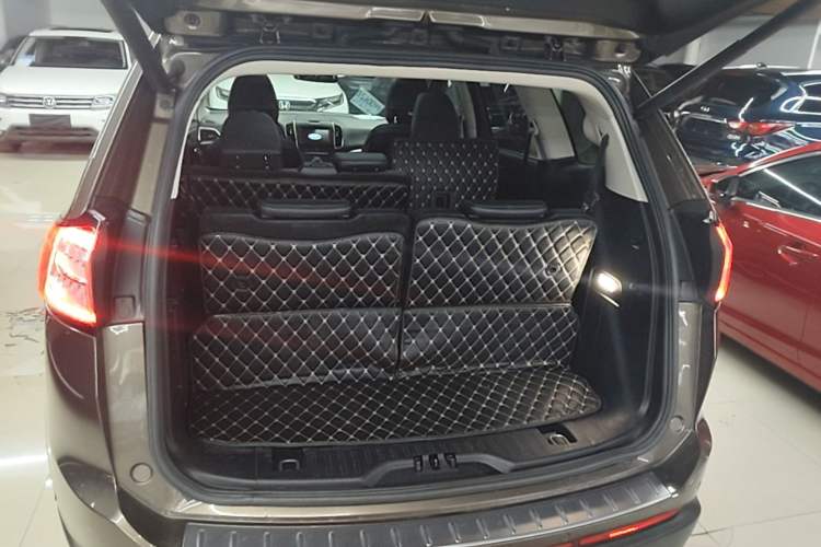 Used Ford Edge 2017 EcoBoost 245 Four-Wheel-Drive Flagship 7-Seater Trunk