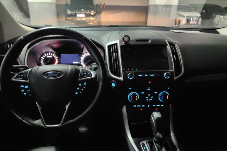 Used Ford Edge 2017 EcoBoost 245 Two-Drive Platinum Edition 5 Seats Center Console