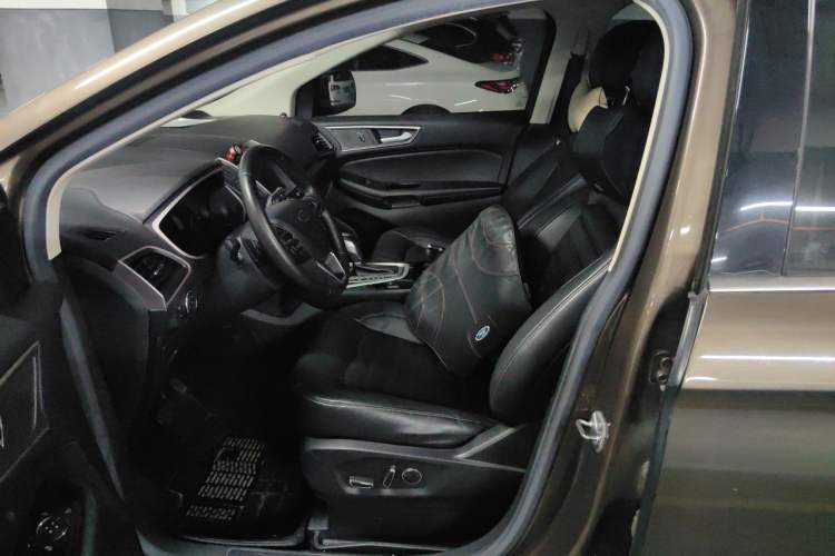 Used Ford Edge 2017 EcoBoost 245 Two-Drive Platinum Edition 5 Seats Driver Seat