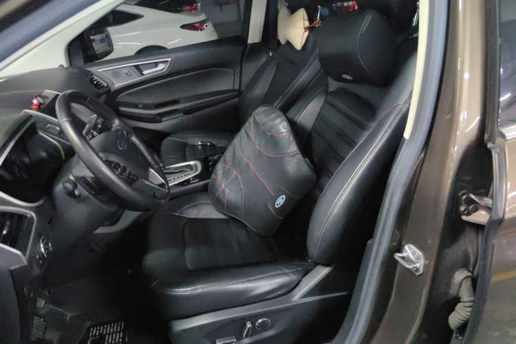 Used Ford Edge 2017 EcoBoost 245 Two-Drive Platinum Edition 5 Seats Left Front Seat