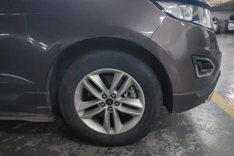 Used Ford Edge 2017 EcoBoost 245 Two-Drive Platinum Edition 5 Seats Right Front Wheel Hub