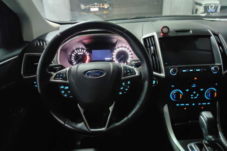 Used Ford Edge 2017 EcoBoost 245 Two-Drive Platinum Edition 5 Seats Steering Wheel