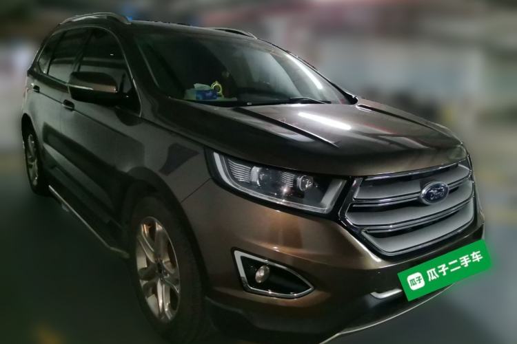 Used Ford Edge 2017 EcoBoost 245 Two-Wheel-Drive Sporty 7-Seater Front Right 45 Deg
