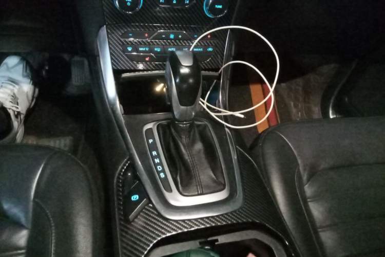Used Ford Edge 2017 EcoBoost 245 Four-Wheel-Drive Flagship 7-Seater Gear Lever