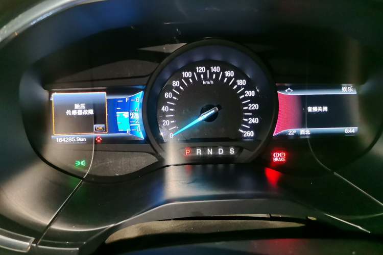 Used Ford Edge 2017 EcoBoost 245 Two-Wheel-Drive Sporty 7-Seater Instrument Cluster