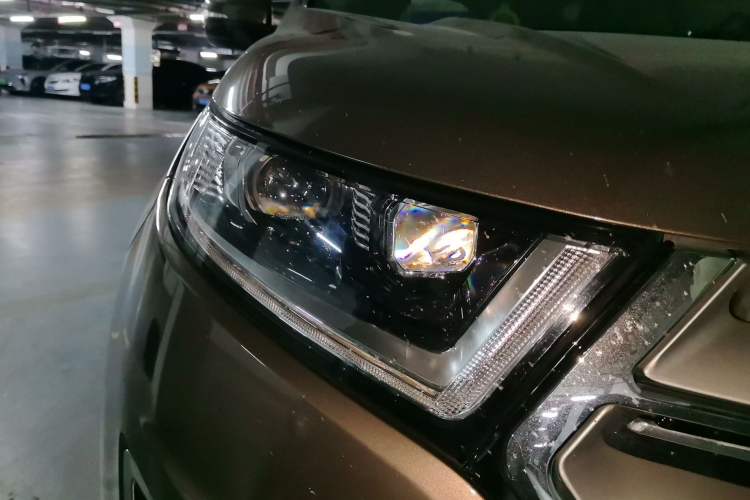 Used Ford Edge 2017 EcoBoost 245 Two-Wheel-Drive Sporty 7-Seater Right Front Headlight
