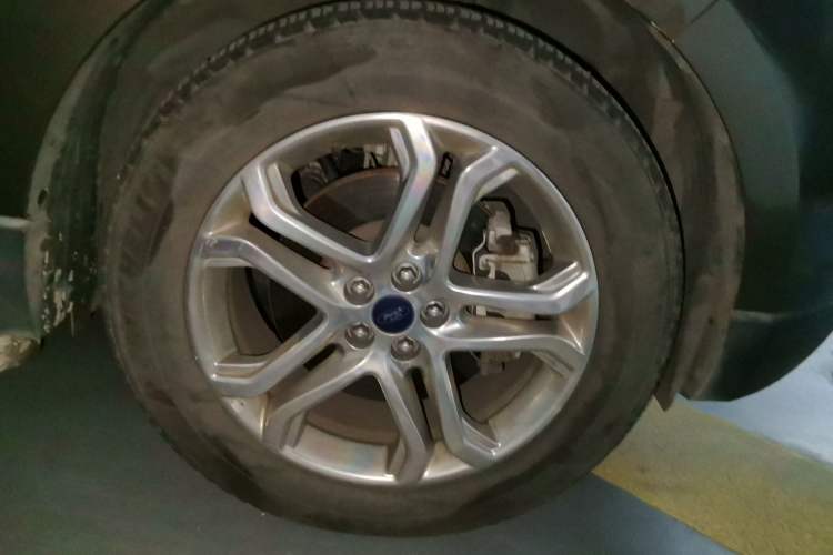 Used Ford Edge 2017 EcoBoost 245 Two-Wheel-Drive Sporty 7-Seater Right Front Wheel Hub