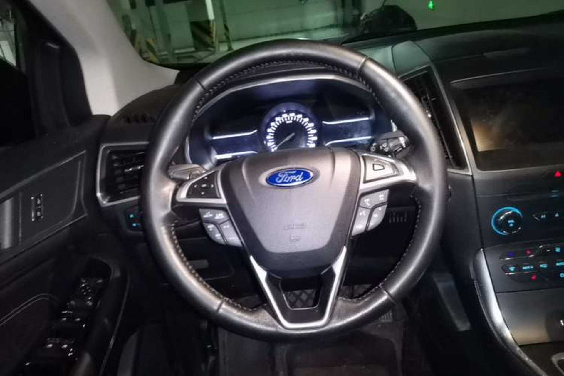 Used Ford Edge 2017 EcoBoost 245 Two-Wheel-Drive Sporty 7-Seater Steering Wheel
