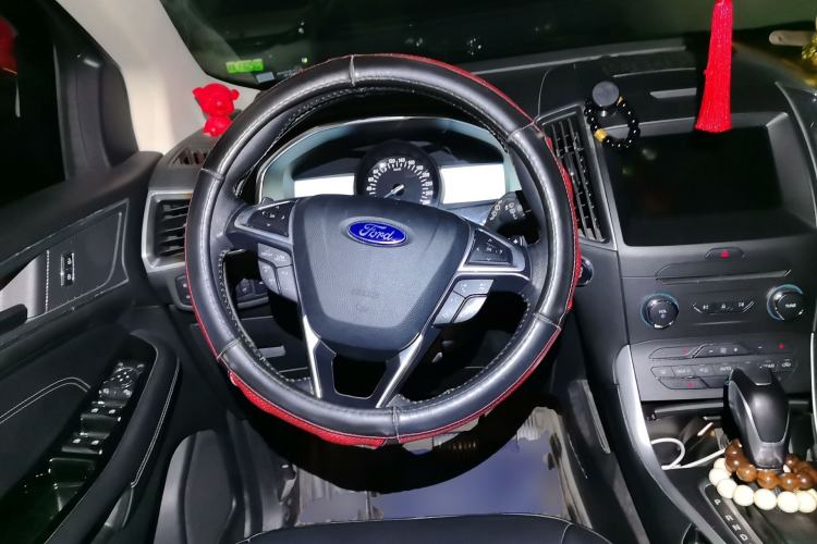 Used Ford Edge 2017 EcoBoost 245 Two-Wheel-Drive Sporty 7-Seater Steering Wheel