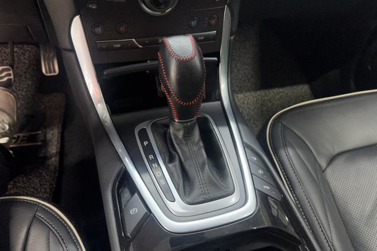 Used Ford Edge 2017 EcoBoost 245 Four-Wheel-Drive Flagship 7-Seater Gear Lever