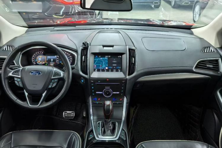 Used Ford Edge 2017 EcoBoost 245 Four-Wheel-Drive Flagship 7-Seater Interior 1