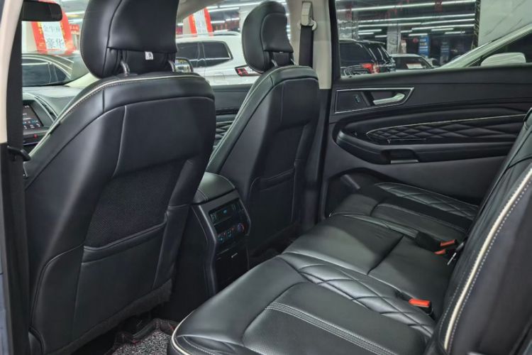 Used Ford Edge 2017 EcoBoost 245 Four-Wheel-Drive Flagship 7-Seater Interior 3