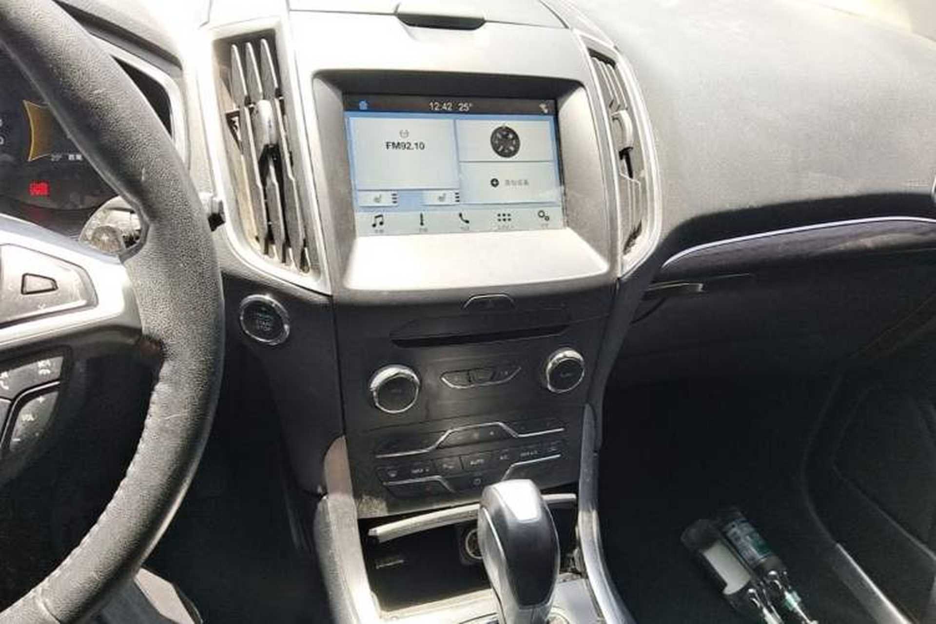 Used Ford Edge 2017 EcoBoost 245 Two-Wheel-Drive Sporty 7-Seater Audio And AC Panel