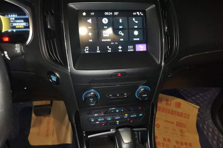 Used Ford Edge 2017 EcoBoost 245 Four-Wheel Drive Sporty 7-Seater Audio And AC Panel