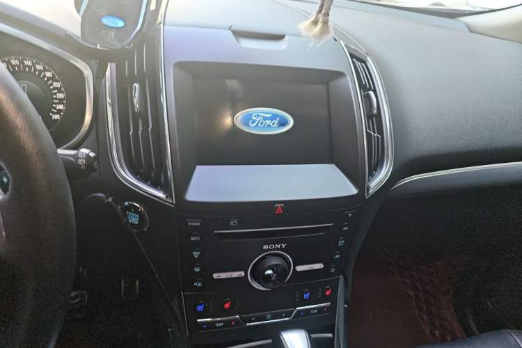 Used Ford Edge 2017 EcoBoost 245 Four-Wheel-Drive Flagship 7-Seater Audio And AC Panel