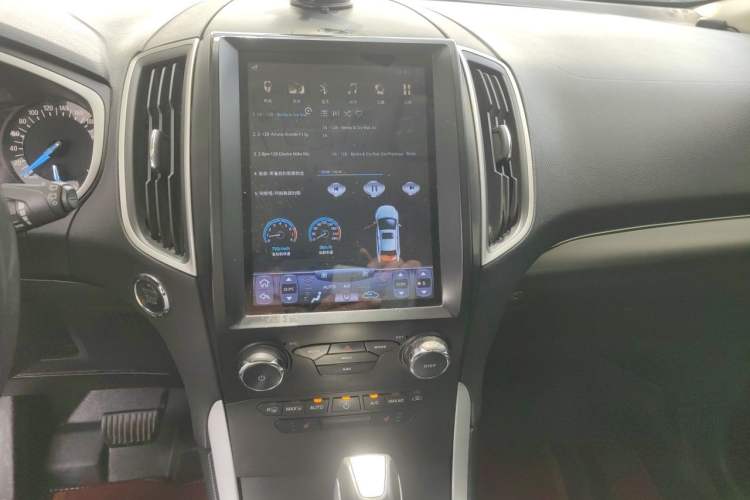 Used Ford Edge 2017 EcoBoost 245 Two-Wheel-Drive Sporty 7-Seater Audio And AC Panel