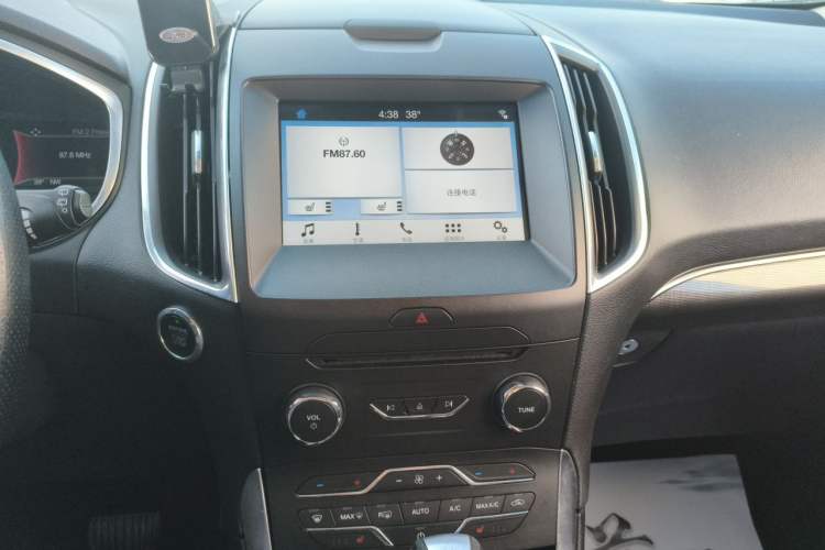 Used Ford Edge 2017 EcoBoost 245 Two-Wheel-Drive Sporty 7-Seater Audio And AC Panel