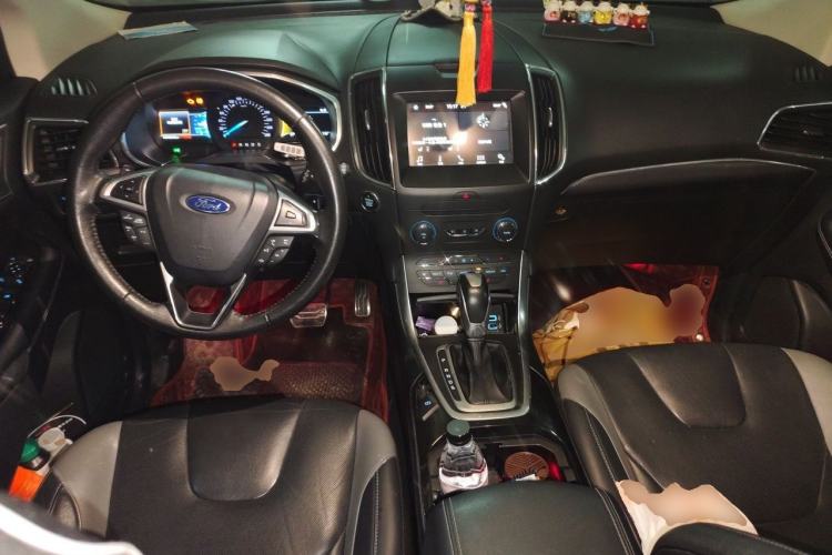 Used Ford Edge 2017 EcoBoost 245 Two-Wheel-Drive Sporty 7-Seater Center Console