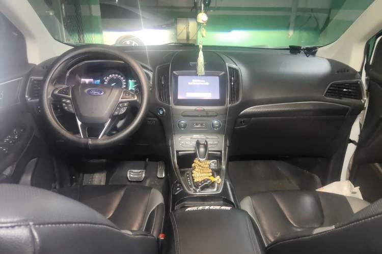 Used Ford Edge 2017 EcoBoost 245 Two-Wheel-Drive Sporty 7-Seater Center Console