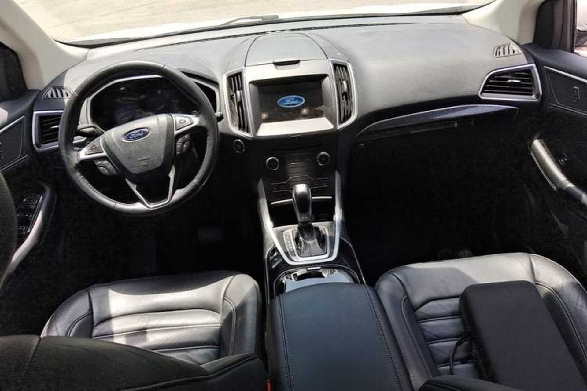 Used Ford Edge 2017 EcoBoost 245 Two-Wheel-Drive Sporty 7-Seater Center Console
