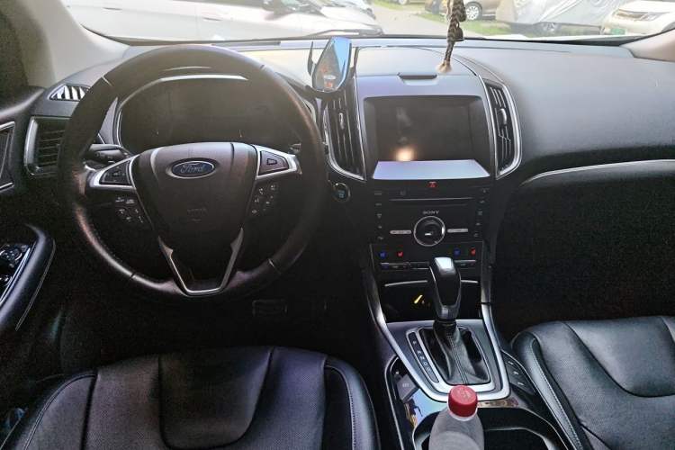 Used Ford Edge 2017 EcoBoost 245 Four-Wheel-Drive Flagship 7-Seater Center Console