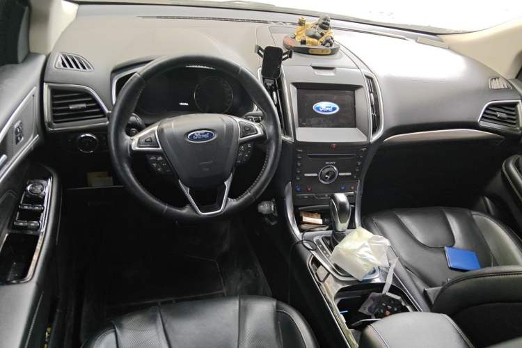 Used Ford Edge 2017 EcoBoost 245 Four-Wheel-Drive Flagship 7-Seater Center Console