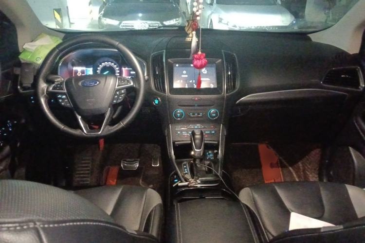 Used Ford Edge 2017 EcoBoost 245 Two-Wheel-Drive Sporty 7-Seater Center Console